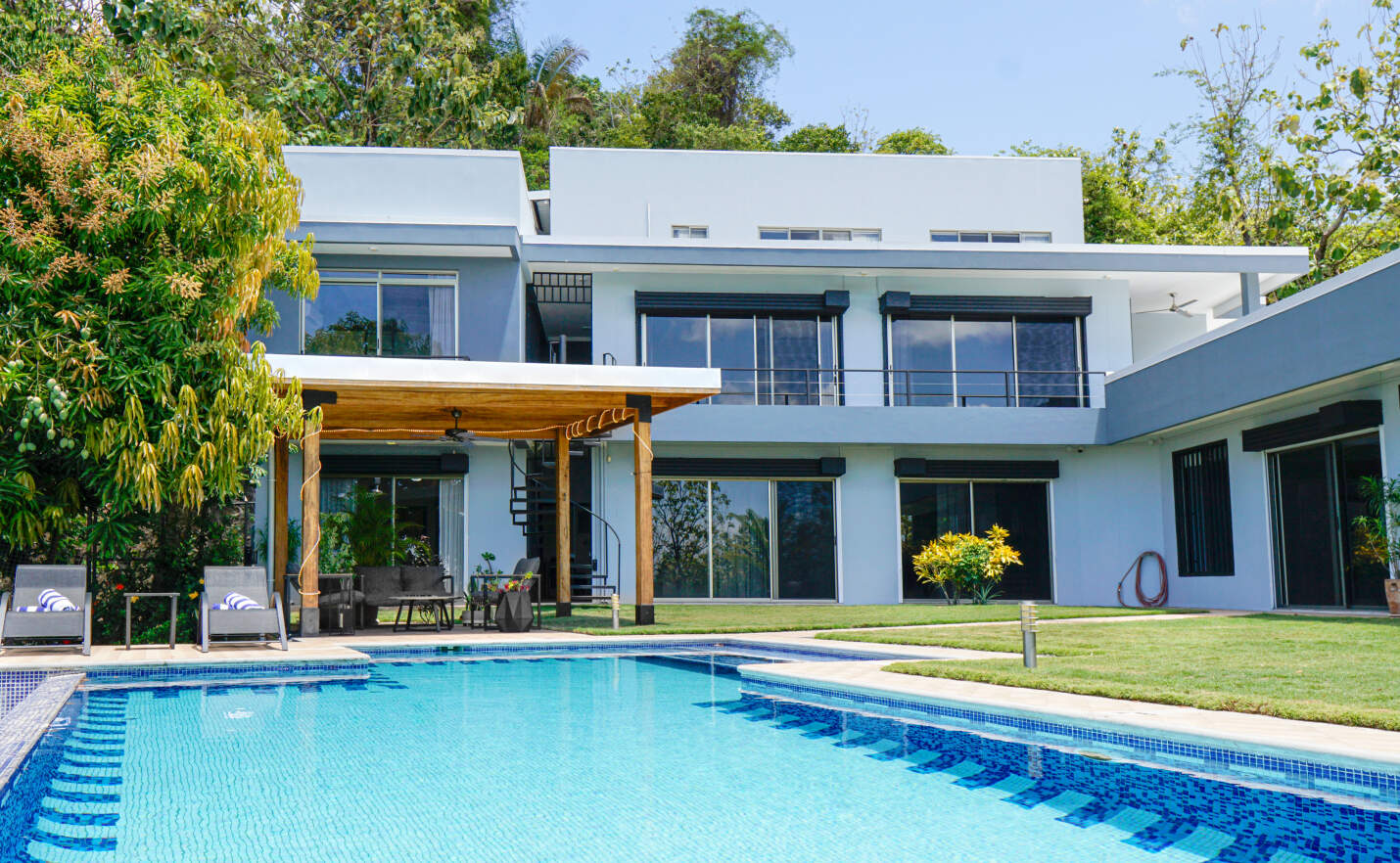Casa Concreto - 6 Bedrooms